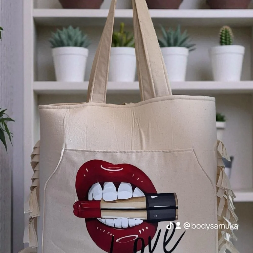 Chic Cream Tote Bag with Lipstick Graphic